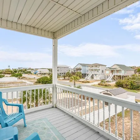 5 Buoys By Oak Island Accommodations